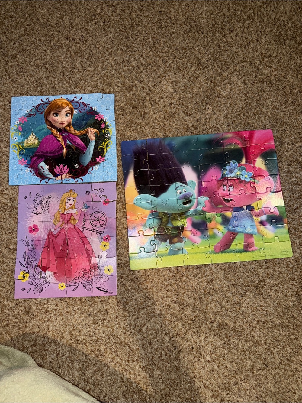 3 puzzles Anna, trolls & Aurora